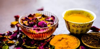 10 Ways You Can Use Haldi & Chandan to Get Beautiful, Natural Skin