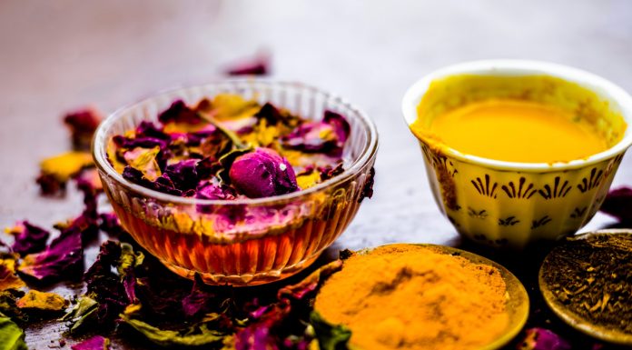 10 Ways You Can Use Haldi & Chandan to Get Beautiful, Natural Skin
