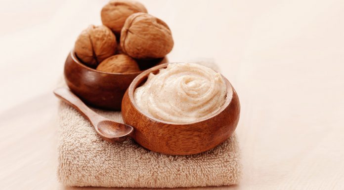 Walnut Scrub: The Secret To Banishing Dullness And Clogged Pores!