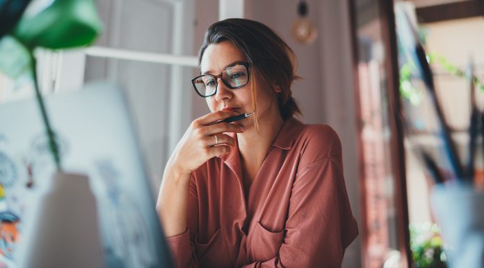 Did You Know? Too Much Screen Time Can Hamper Your Skin