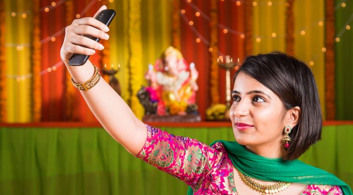 Ace The First Step To Being Festive Ready: Glowing Skin with Golden Glow Peel Off Mask