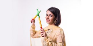 Shine Bright Like A Diva This Navratri With The Golden Glow Peel Off Mask