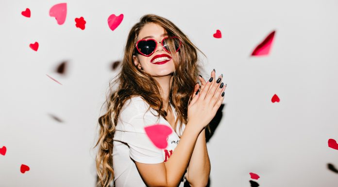 This Valentine’s Day, Wear A Natural Glow On Your Face With The Golden Glow Peel Off Mask