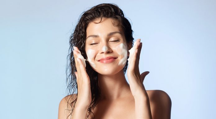 Why Face Washes Are Important in Your Skincare Routine? applying face wash