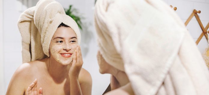 how to use face scrub