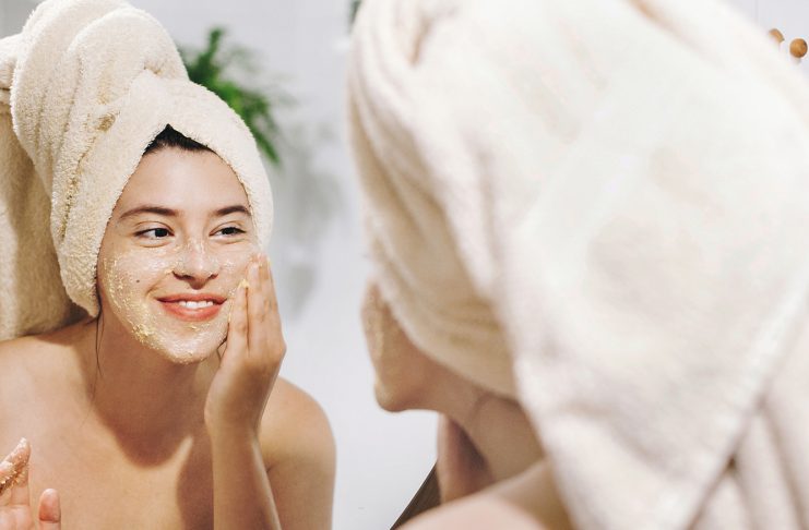 how to use face scrub