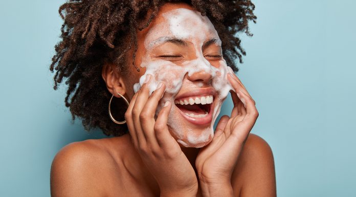 Mastering Oily Skin: Choosing the Perfect Face Wash for a Balanced Glow