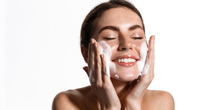 How to Pick the Best Face Wash for the Winter Season