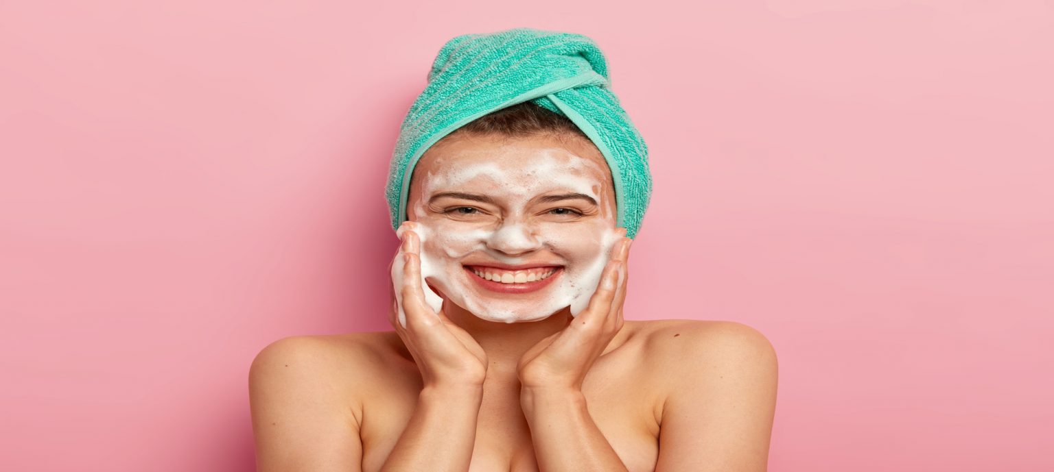 Using Face Washer A Guide on How to Use Face Wash | Everyuth Naturals Blogs