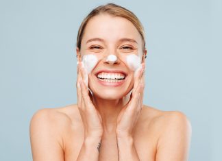 Easy Guide on How to Use Face Wash in the Right Manner Guide on How to Use Face Wash