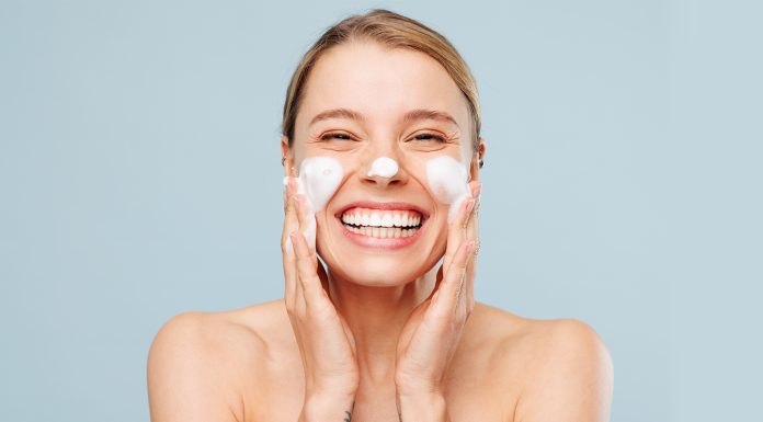 Easy Guide on How to Use Face Wash in the Right Manner Guide on How to Use Face Wash