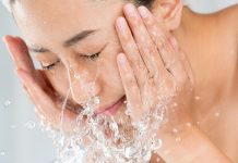 The Benefits of Using a Pink Clay & Charcoal Face Wash for Deep Cleansing