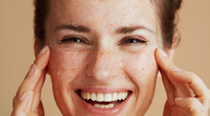 Exfoliation 101: How to Choose the Right Face Scrub?